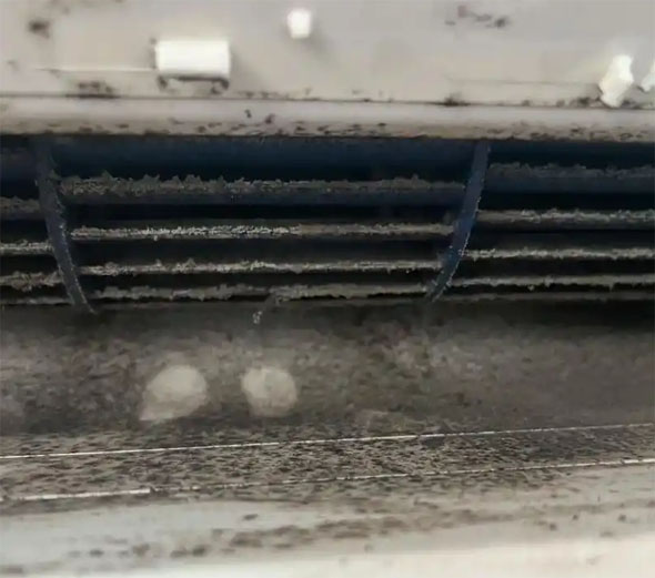 塔城空调吹的风有股烧焦味是怎么回事